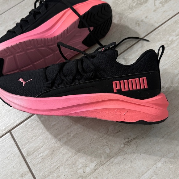 Puma Black and Pink Athletic Shoes.. size 9.5M
New ..soft foam - Picture 2 of 7